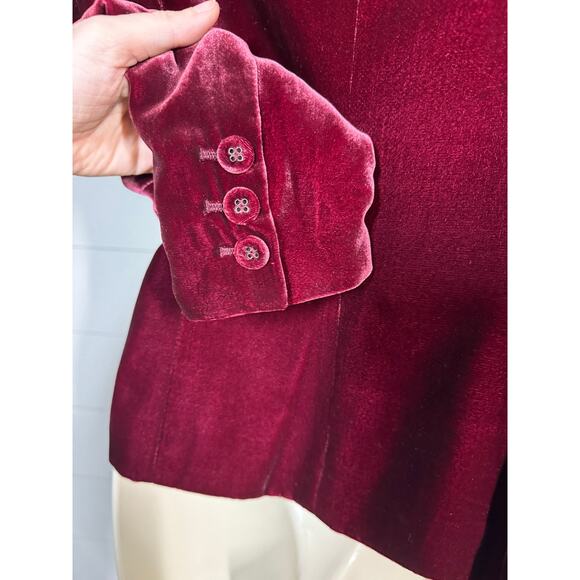 Gorgeous Wine / Burgundy Alfani Velvet Jacket / Blazer in Size 4P - Picture 6 of 11